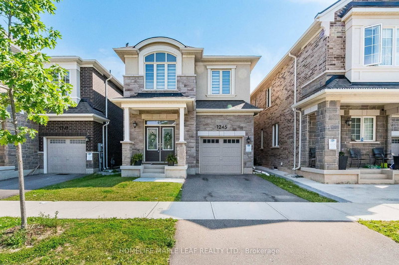 home for lease on 1245 Muskoka Heights