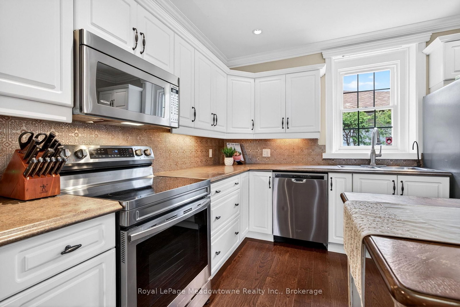 53 CAMPBELL Avenue E • Milton, ON photo 11