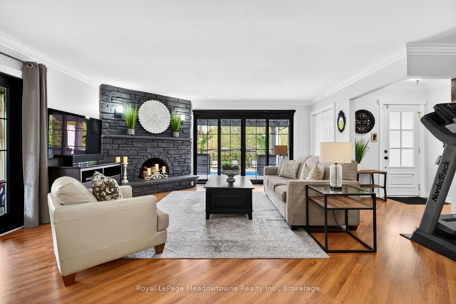 53 CAMPBELL Avenue E • Milton, ON photo 15