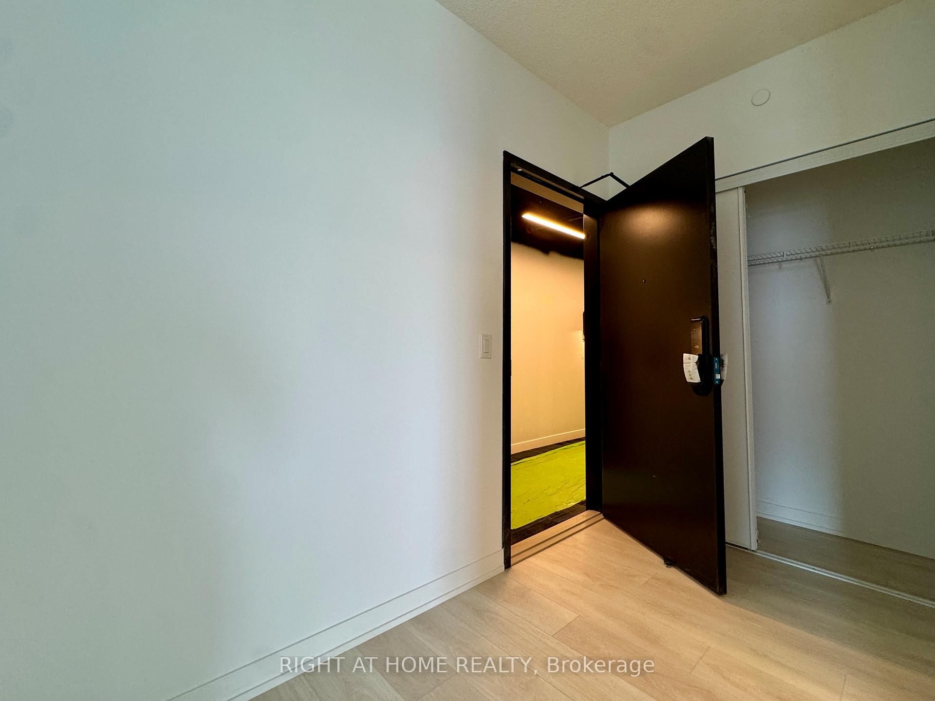4878 Powers Common, Unit D1209