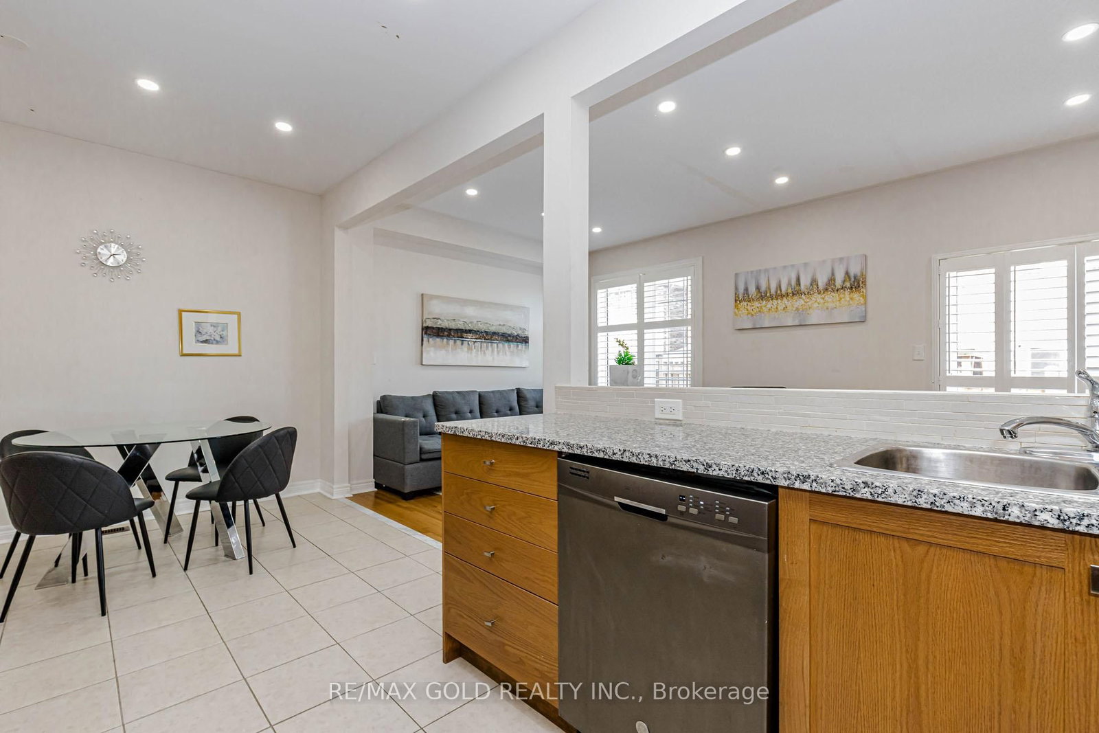 566 Bessborough Drive • Milton, ON photo 12