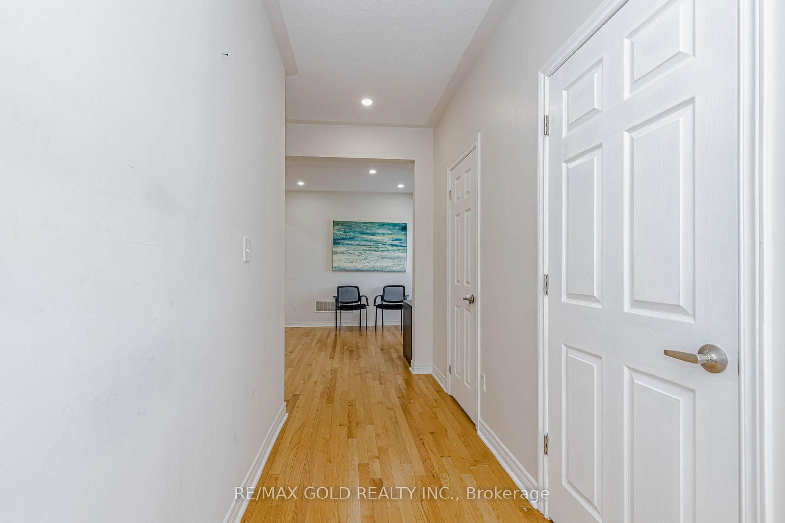 566 Bessborough Drive • Milton, ON photo 4