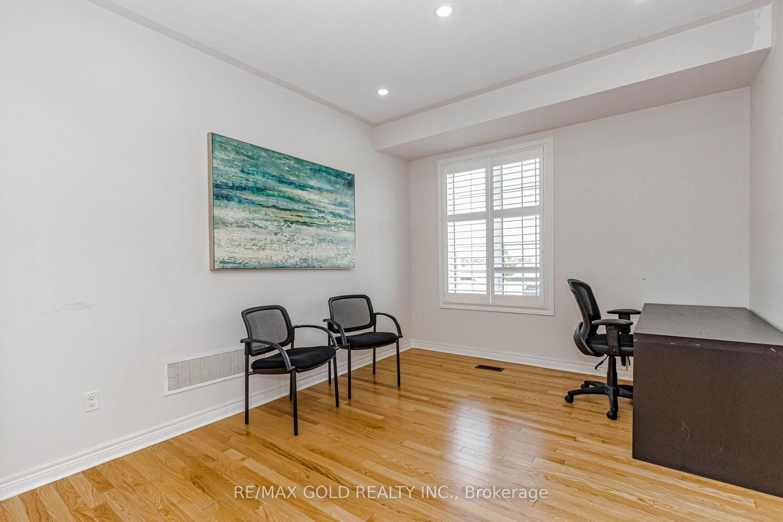 566 Bessborough Drive • Milton, ON photo 5
