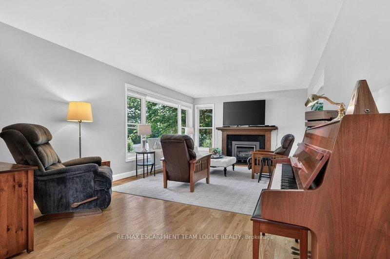 403 Donald Campbell Milton,ON L9T 1C1 — Photo 4