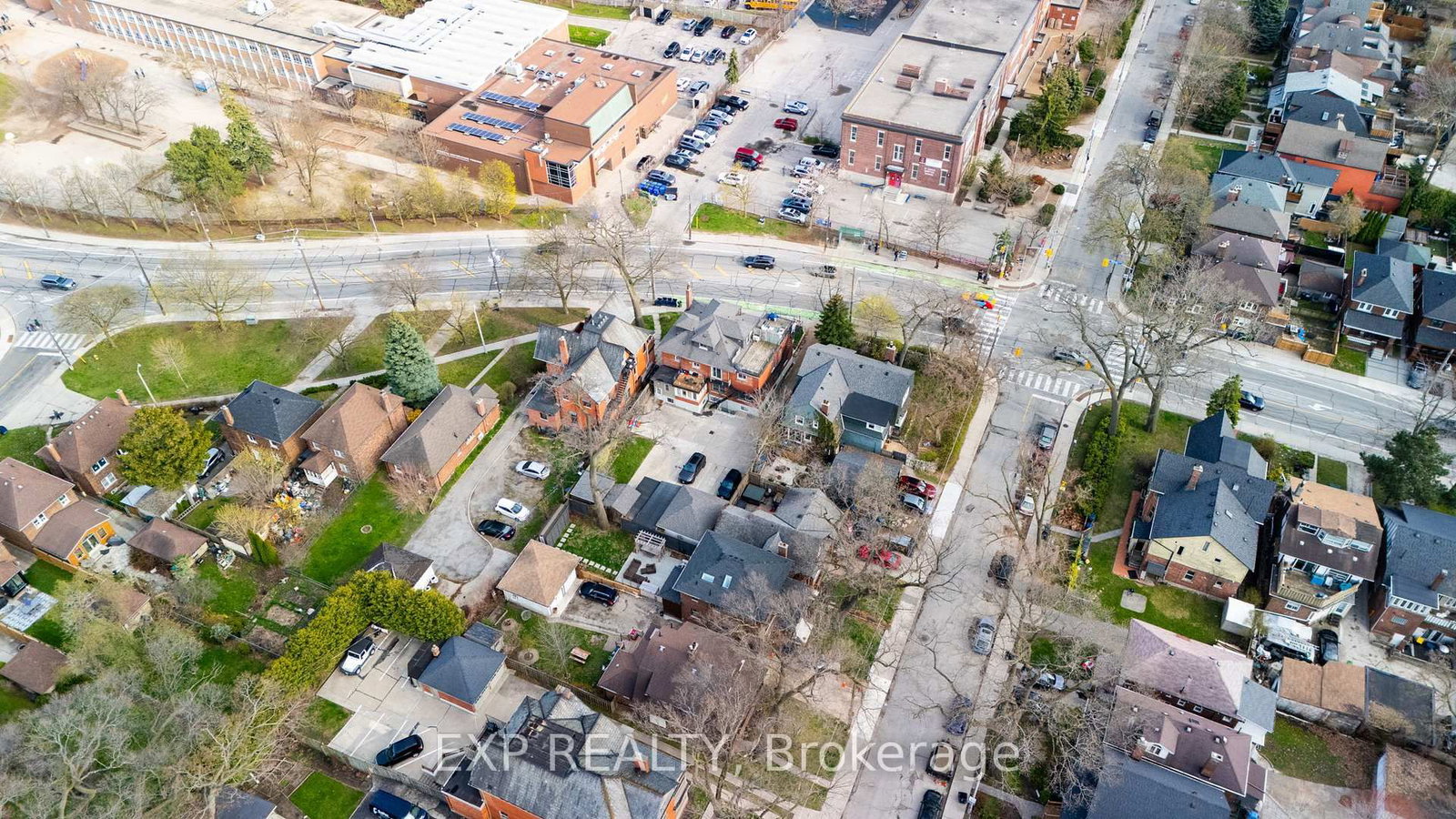 354 Annette Street • Toronto, ON photo 38