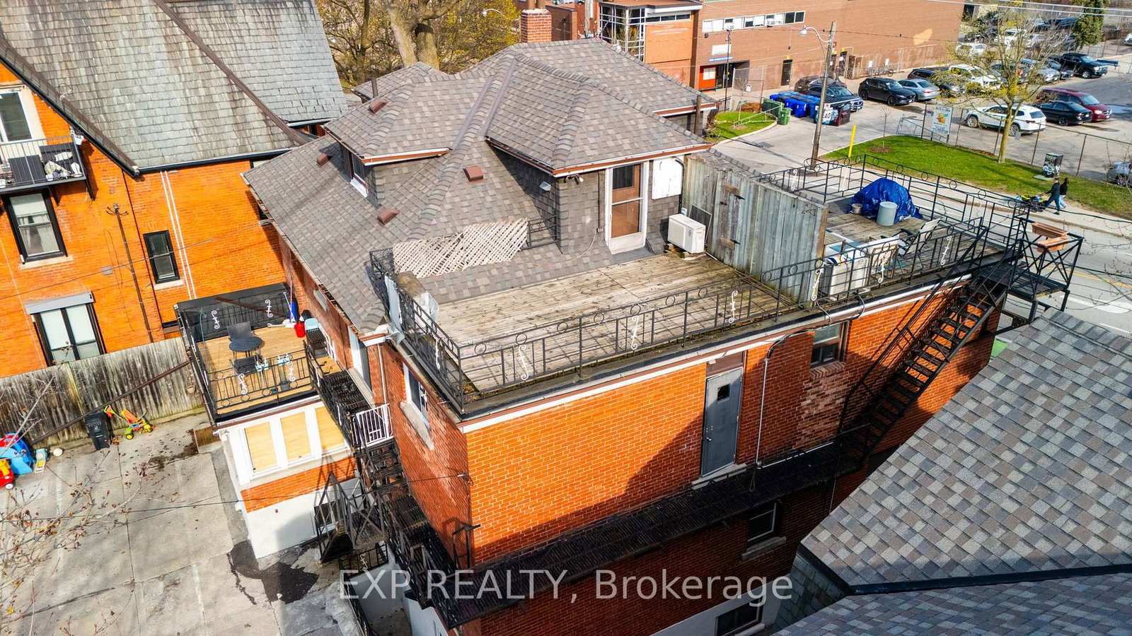 354 Annette Street • Toronto, ON photo 44