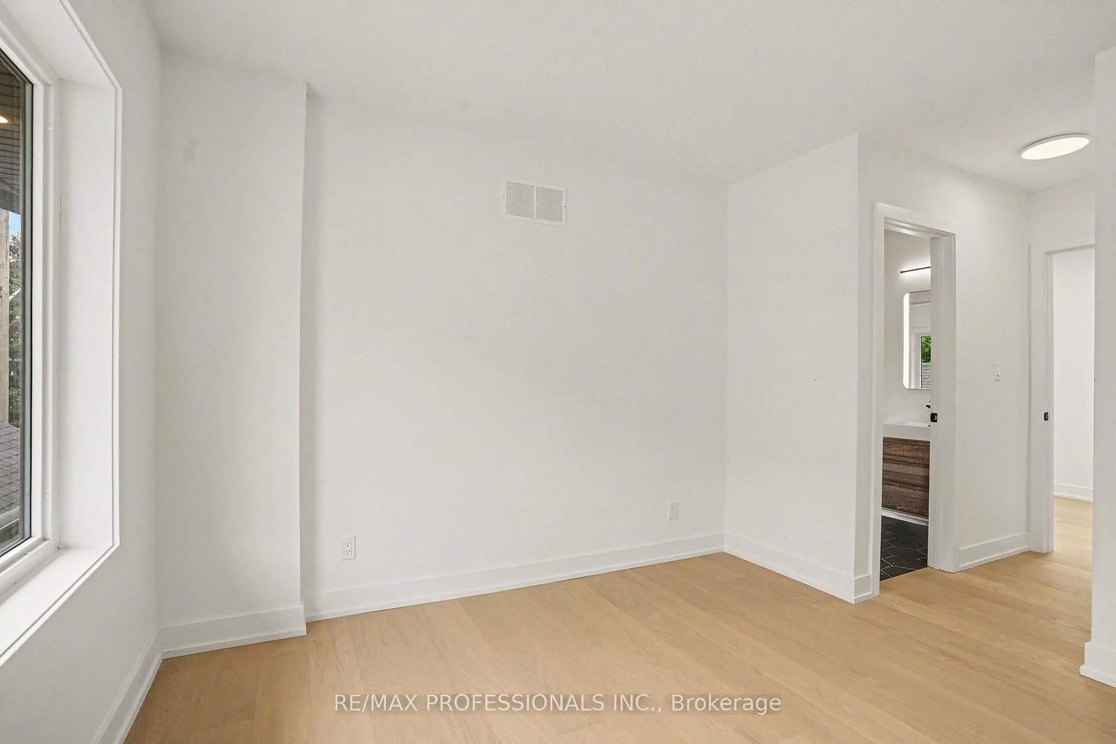 14 Kentroyal Drive • Toronto, ON photo 18