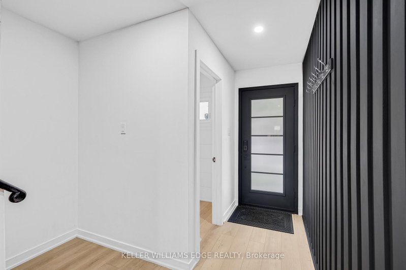 5275 Banting Crt photo 5