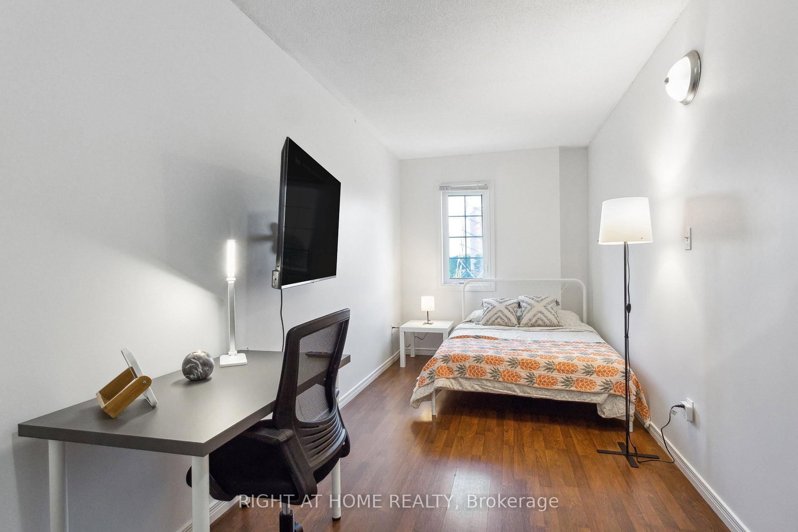 3 Herzberg Gardens • Toronto, ON photo 20