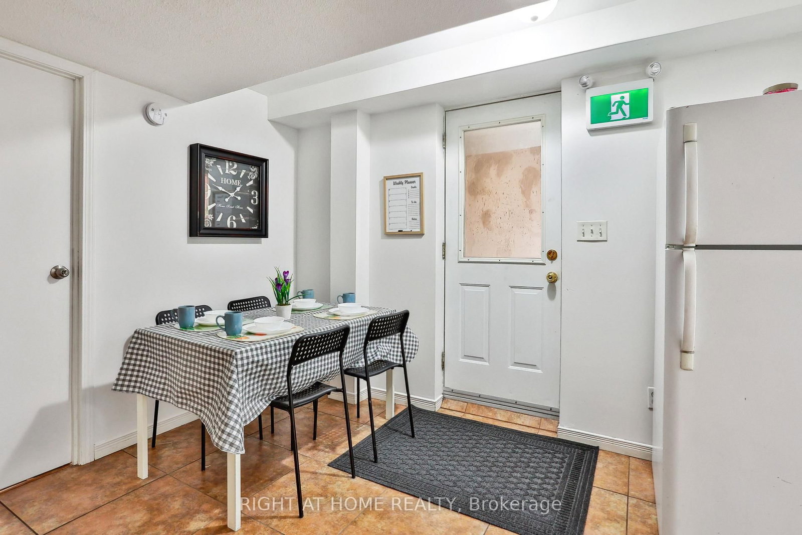 3 Herzberg Gardens • Toronto, ON photo 25