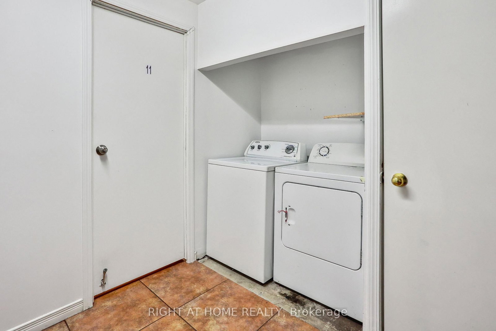 3 Herzberg Gardens • Toronto, ON photo 27