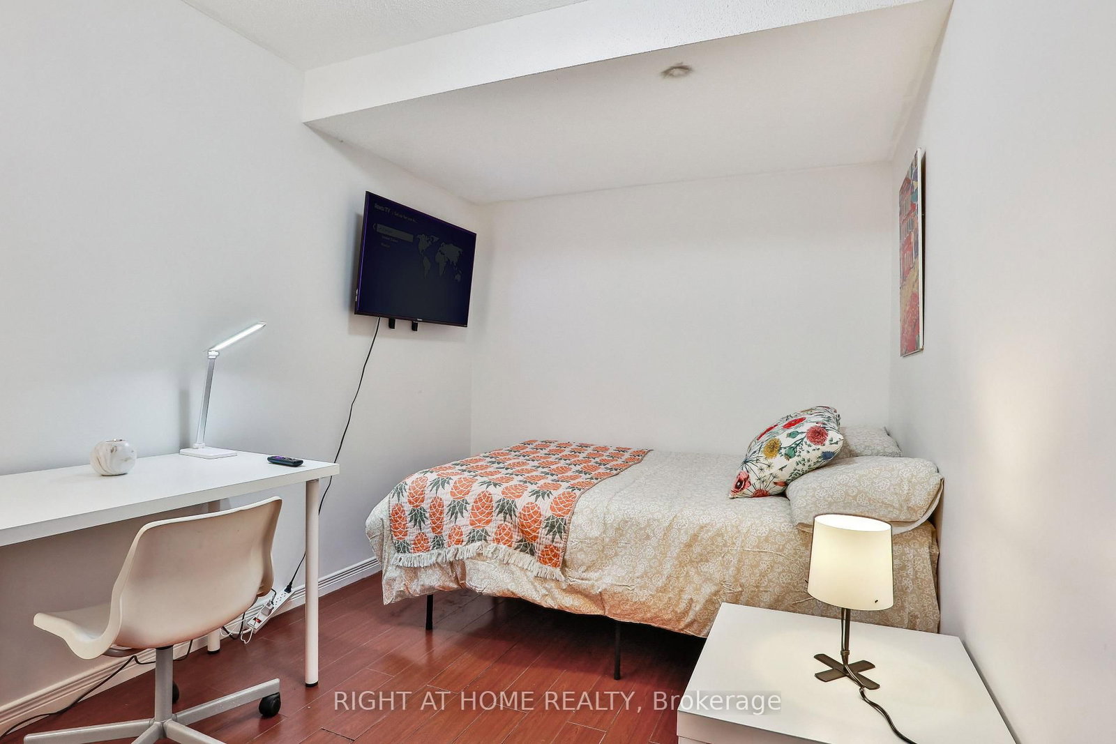 3 Herzberg Gardens • Toronto, ON photo 29