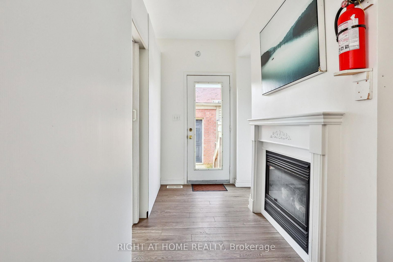 3 Herzberg Gardens • Toronto, ON photo 6