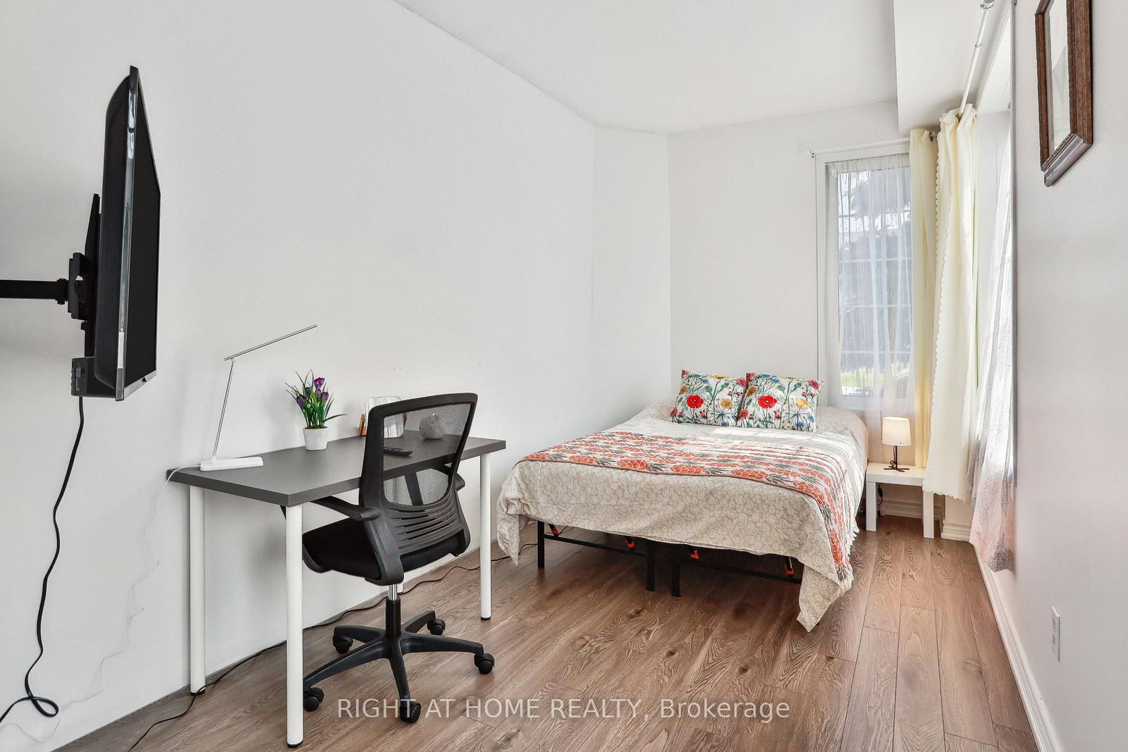 3 Herzberg Gardens • Toronto, ON photo 9