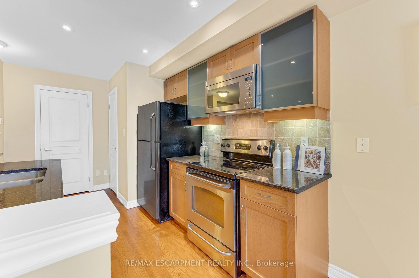 Listing Image 9