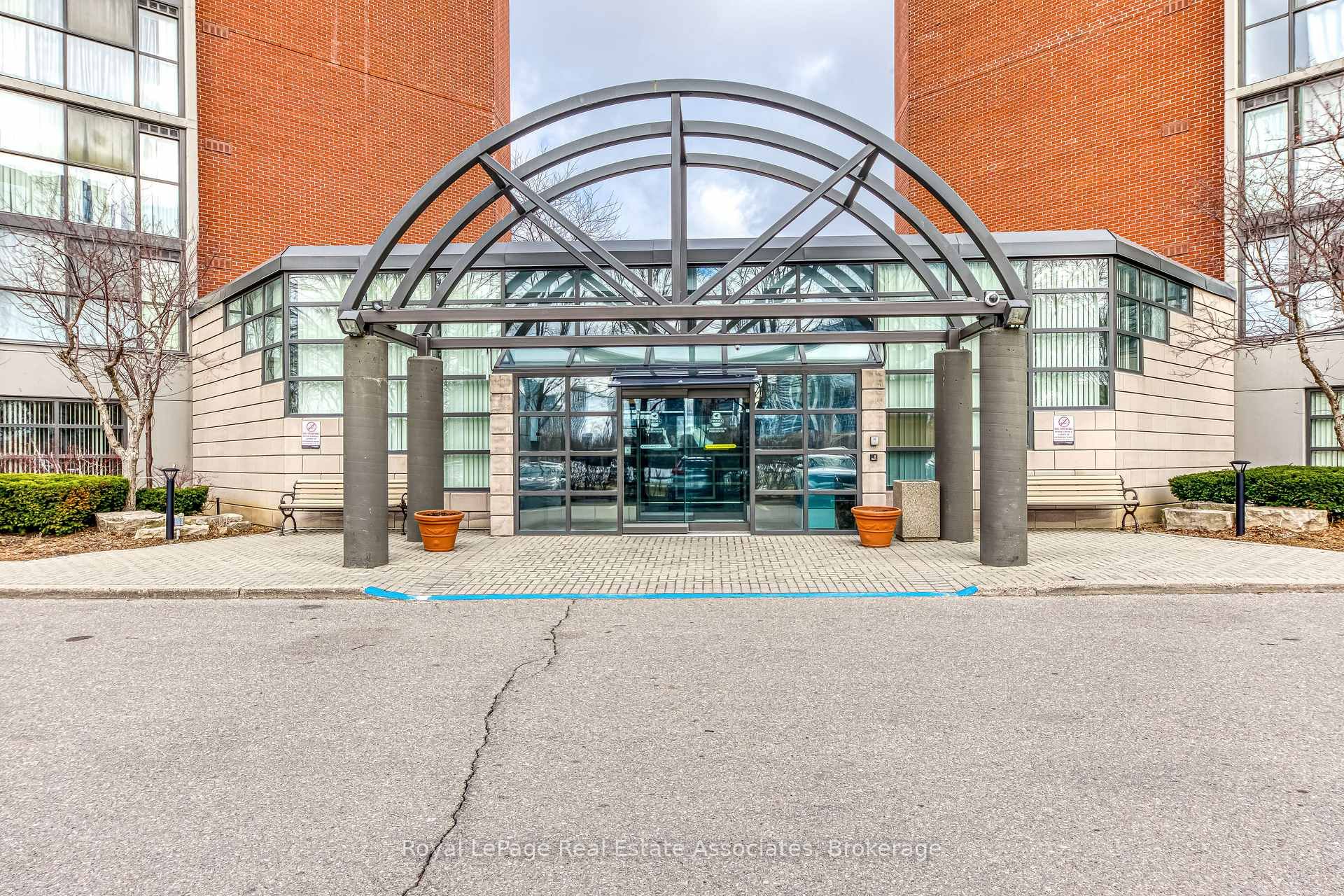 4185 Shipp Drive, Unit Ph18
