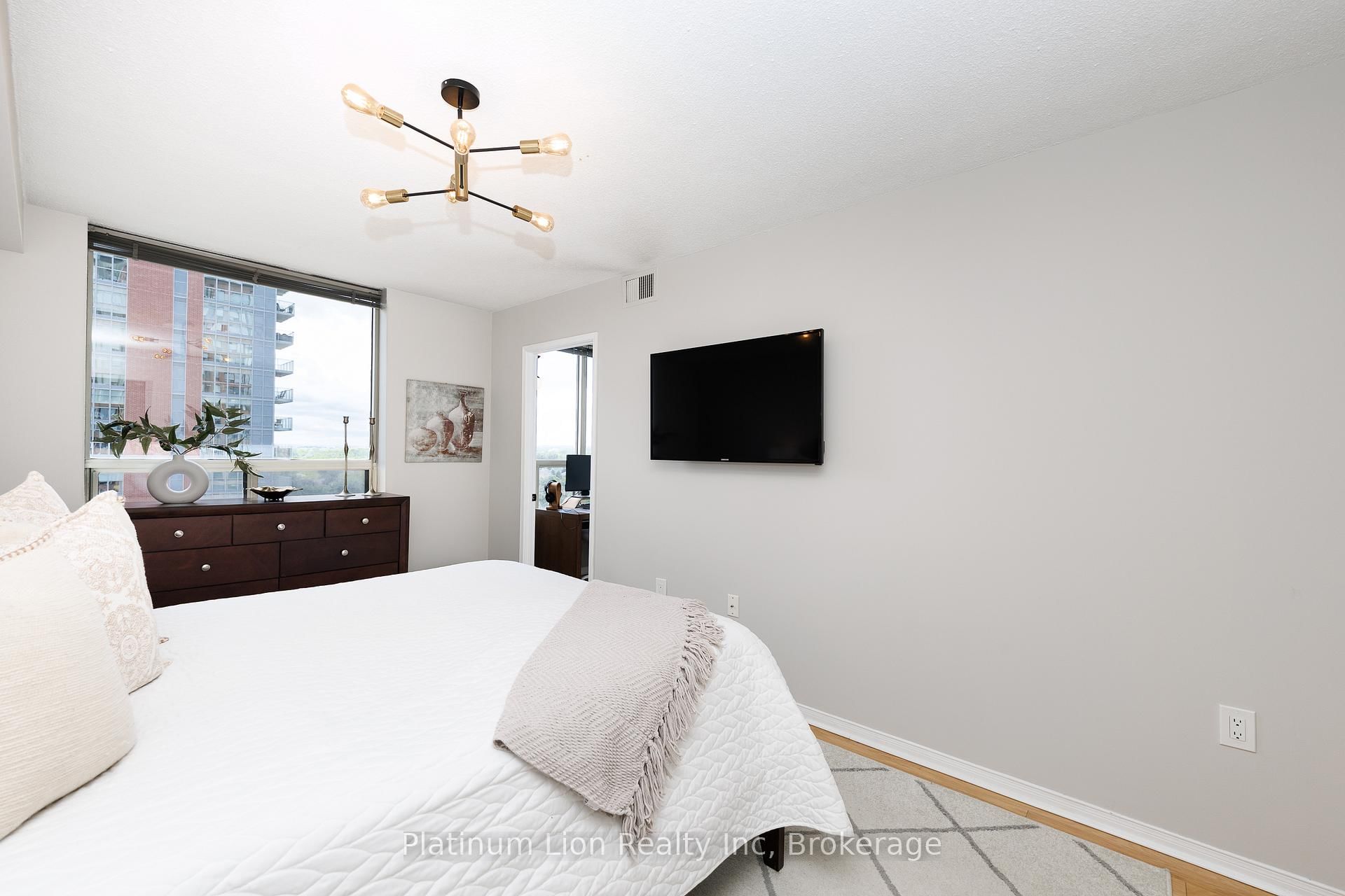 1270 Maple Crossing Boulevard, Unit 1004