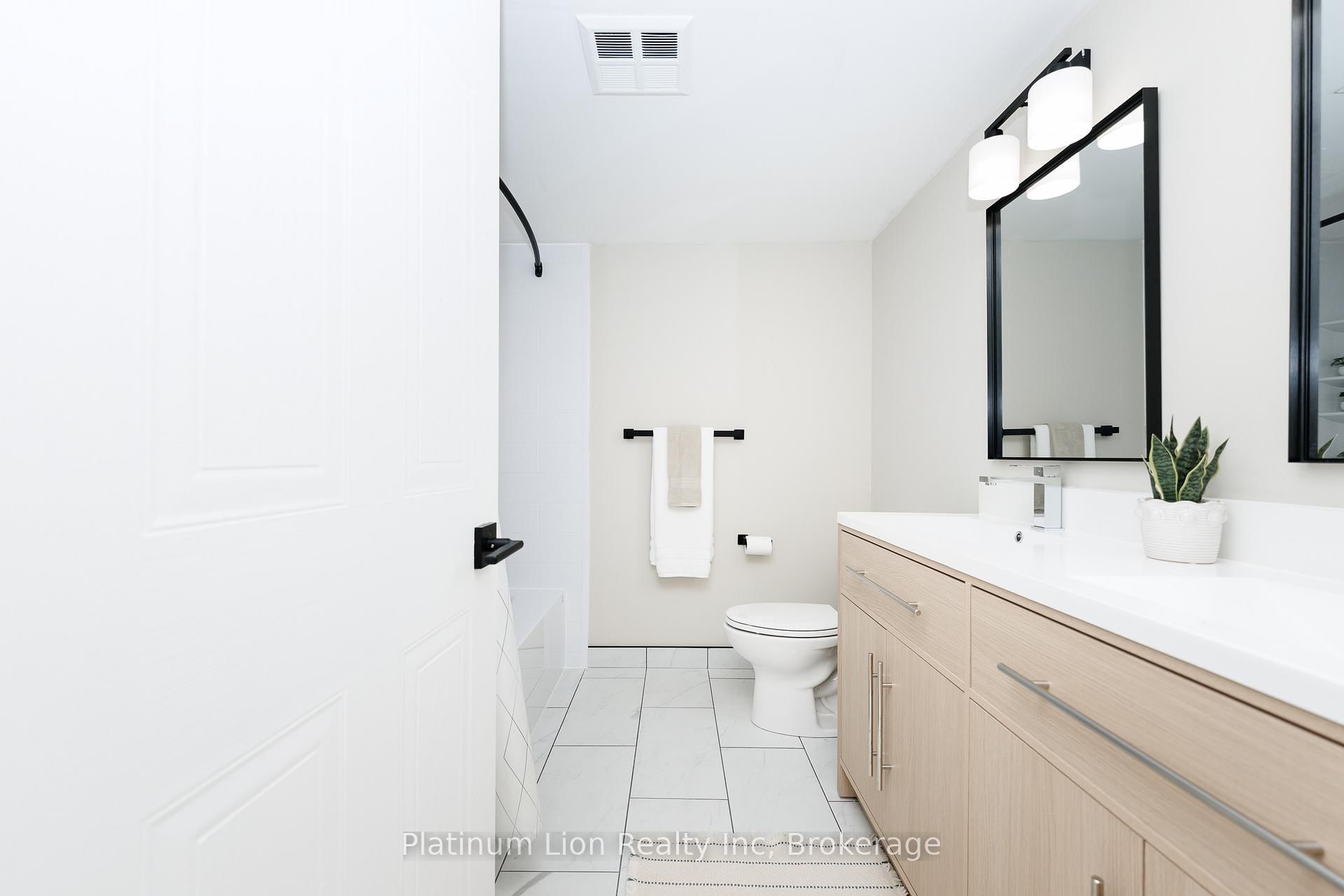 1270 Maple Crossing Boulevard, Unit 1004