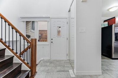 2498 Mainroyal Street S — photo 4