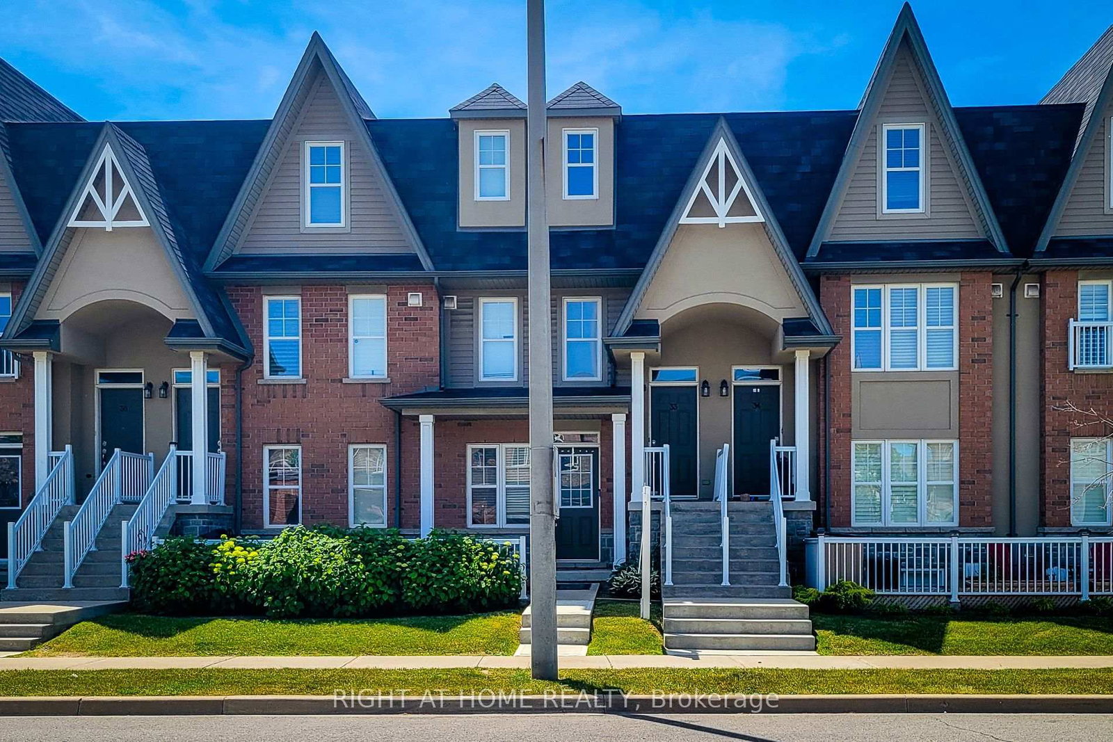 1380 Costigan Road • #33 • Milton, ON photo 2