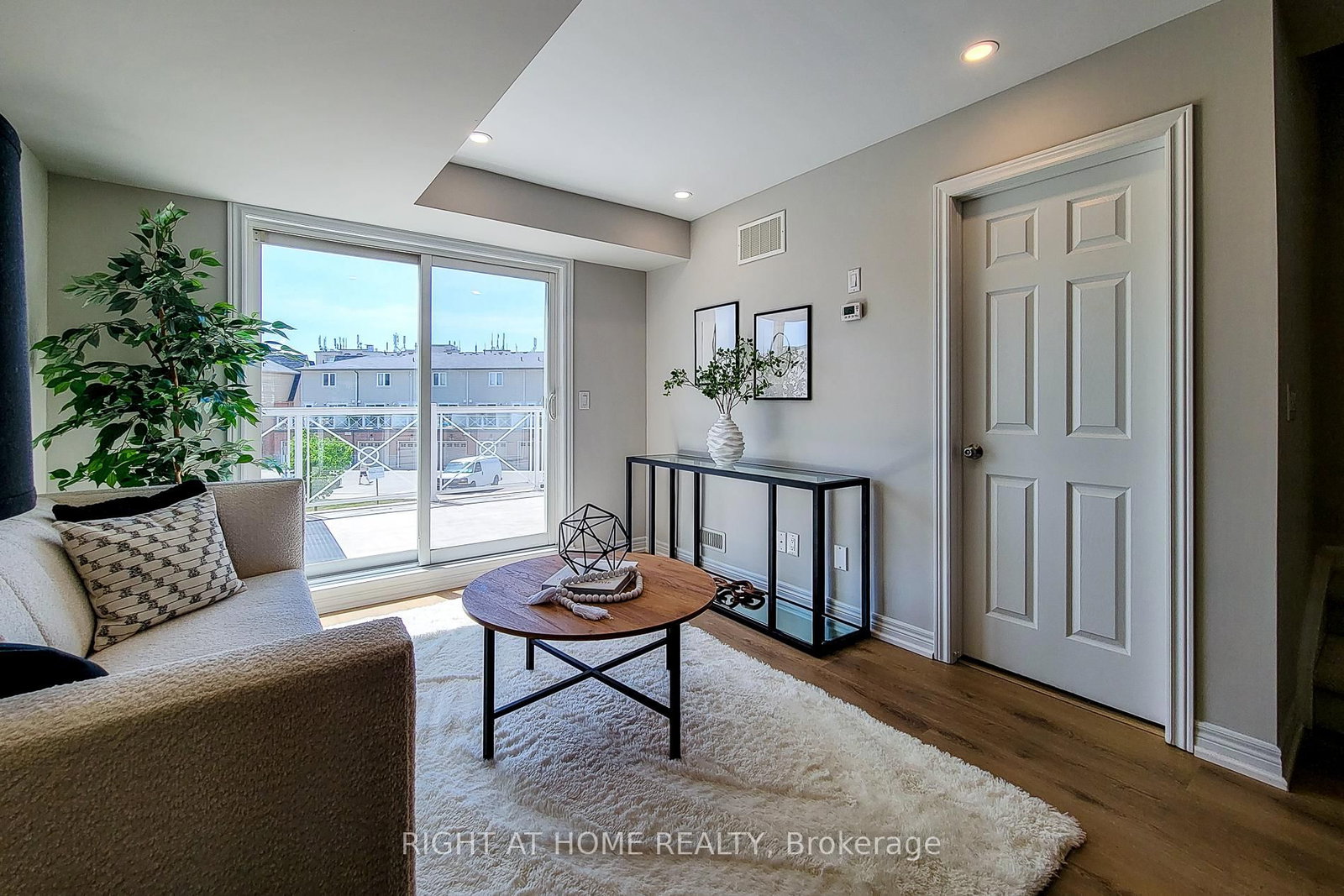 1380 Costigan Road • #33 • Milton, ON photo 4