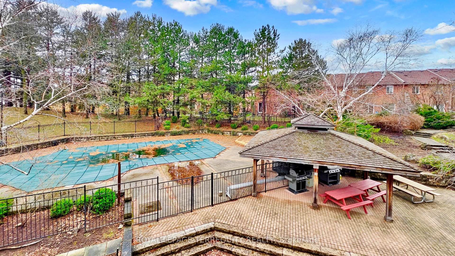 20 Cherrytree Drive, Unit 211
