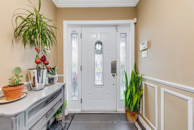 2nd Fl. - 3564 Eglinton Avenue W