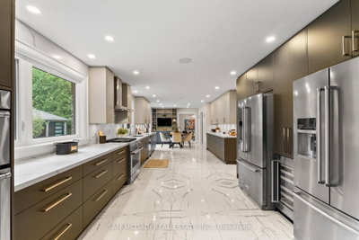 1481 Bunsden Avenue • Mississauga, ON photo 8