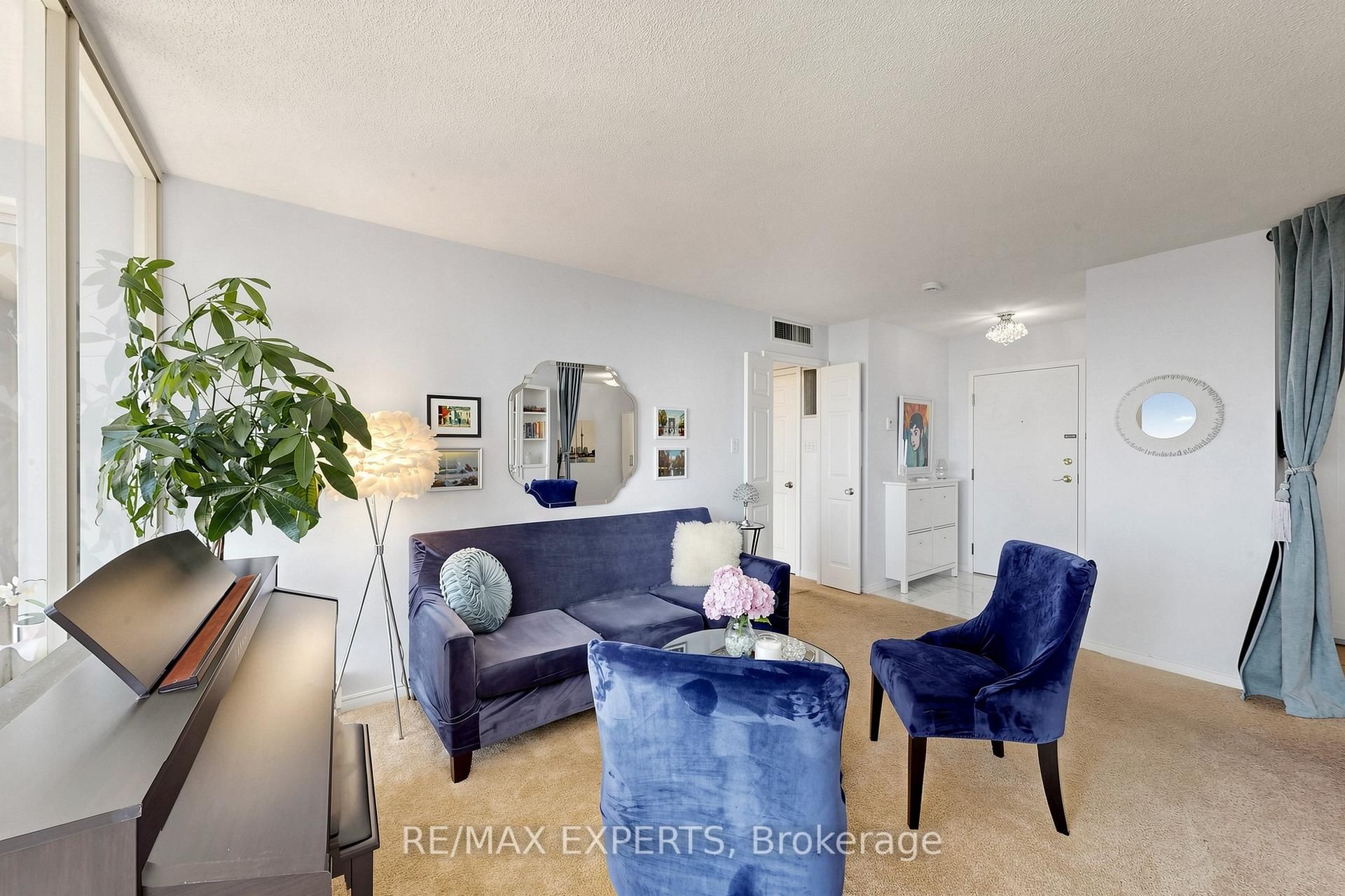 1360 Rathburn Road E, Unit 909