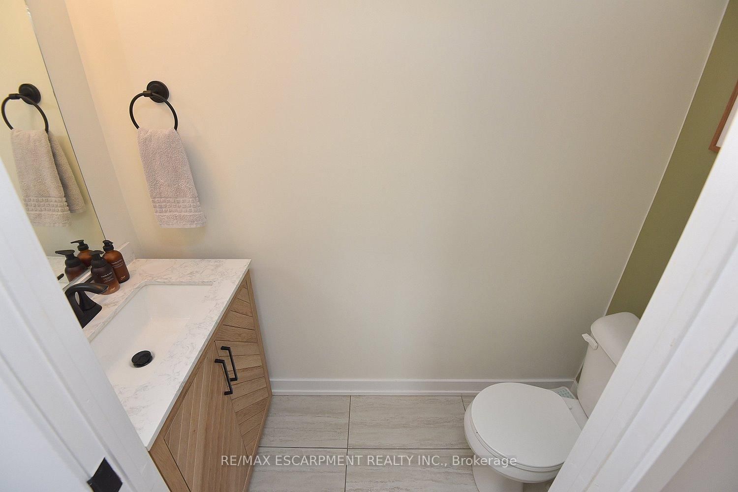 1135 COOKE Boulevard • #112 • Burlington, ON photo 17