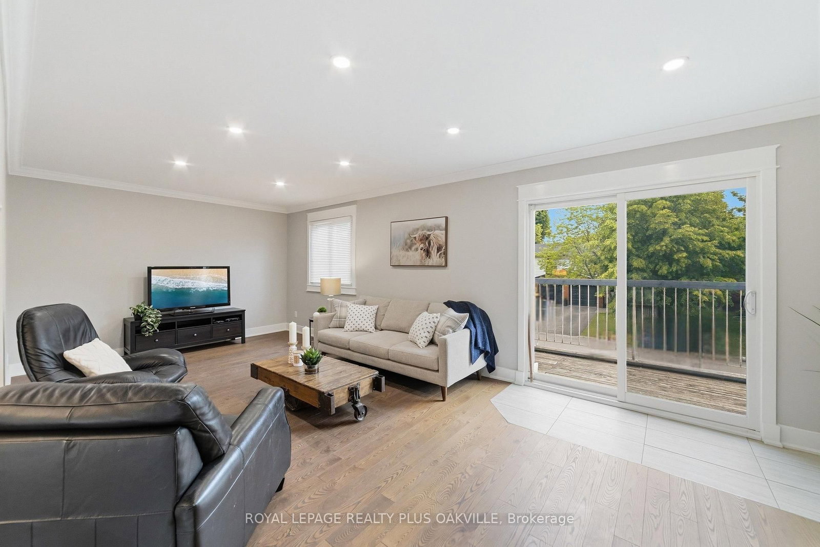 2073 Worthington Drive • Oakville, ON photo 12