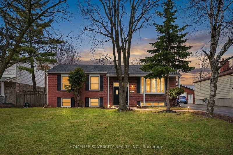 578 Trafford Crescent