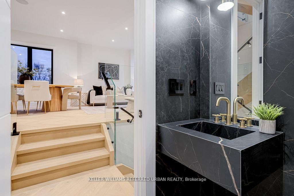 33 Twelfth Street • Toronto, ON photo 16