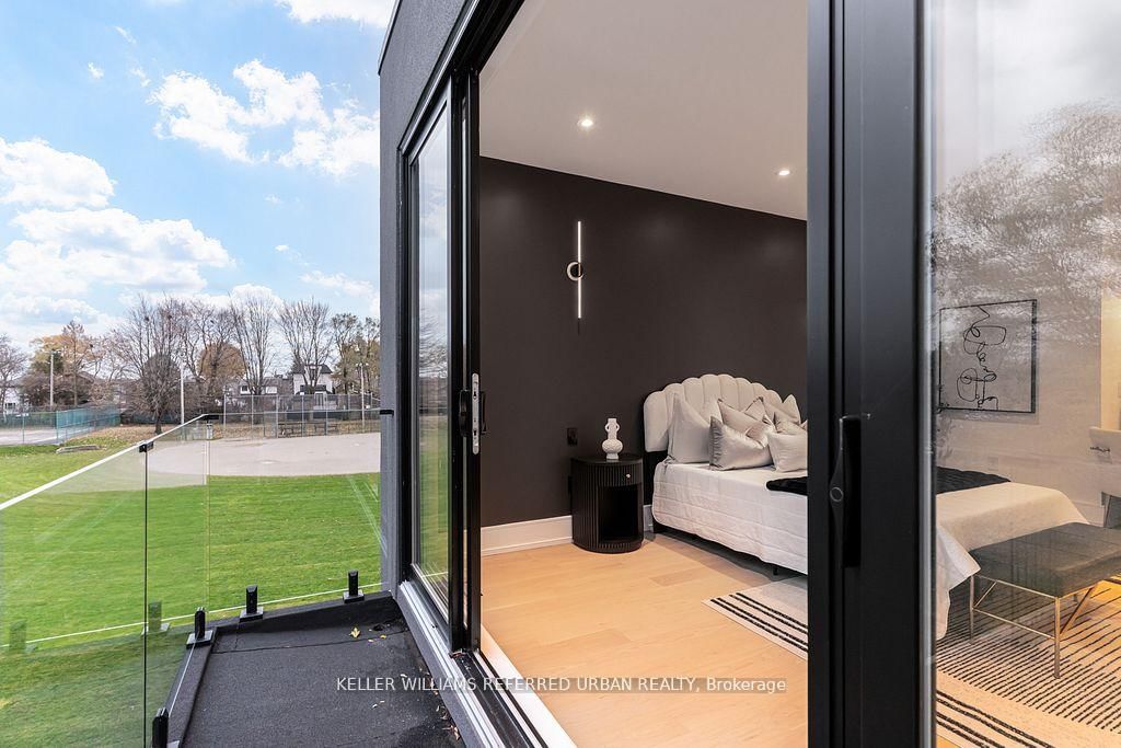 33 Twelfth Street • Toronto, ON photo 21