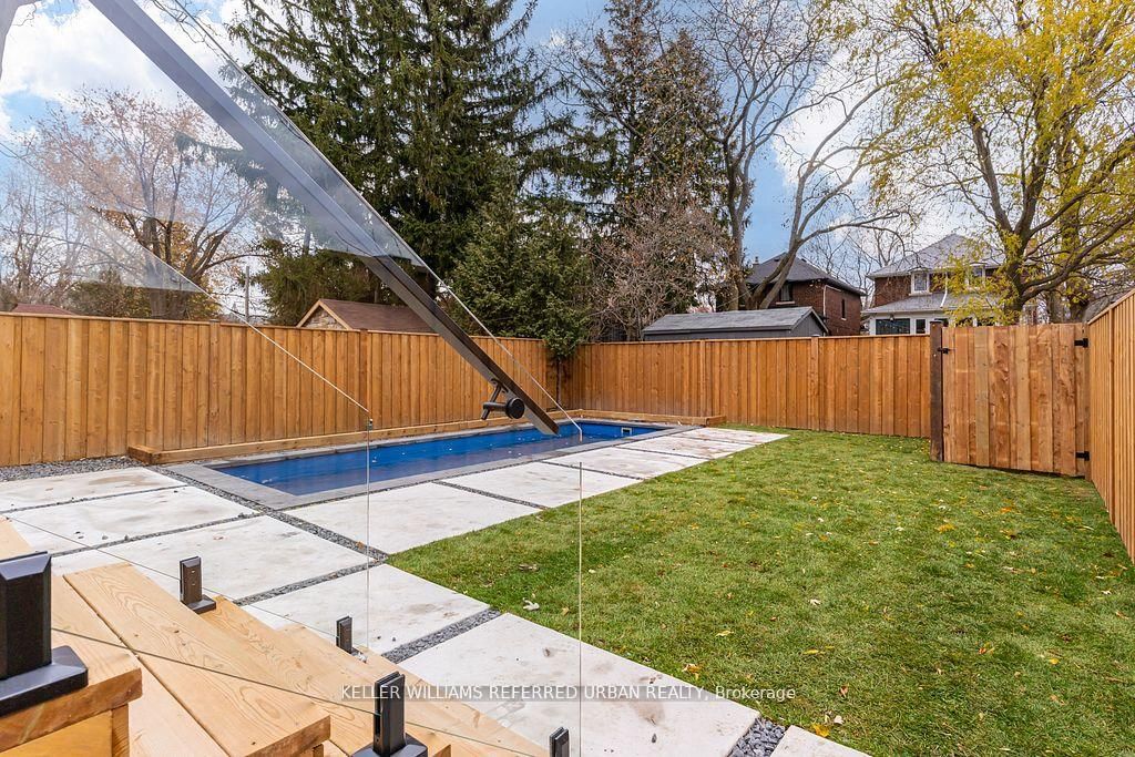 33 Twelfth Street • Toronto, ON photo 48