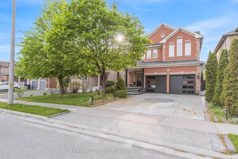 26 Bissell Drive N