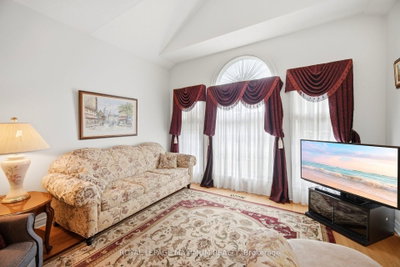 34 Kirkwood Crescent — more photos