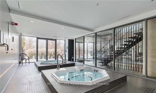 D513 - 5220 DUNDAS Street W