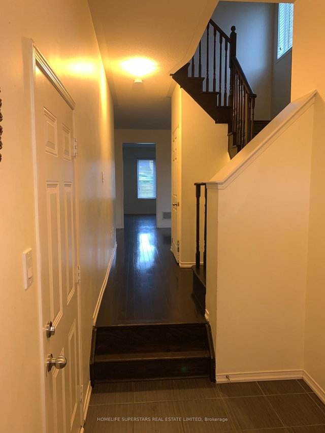 Upper - 72 Loftsmoor Drive W