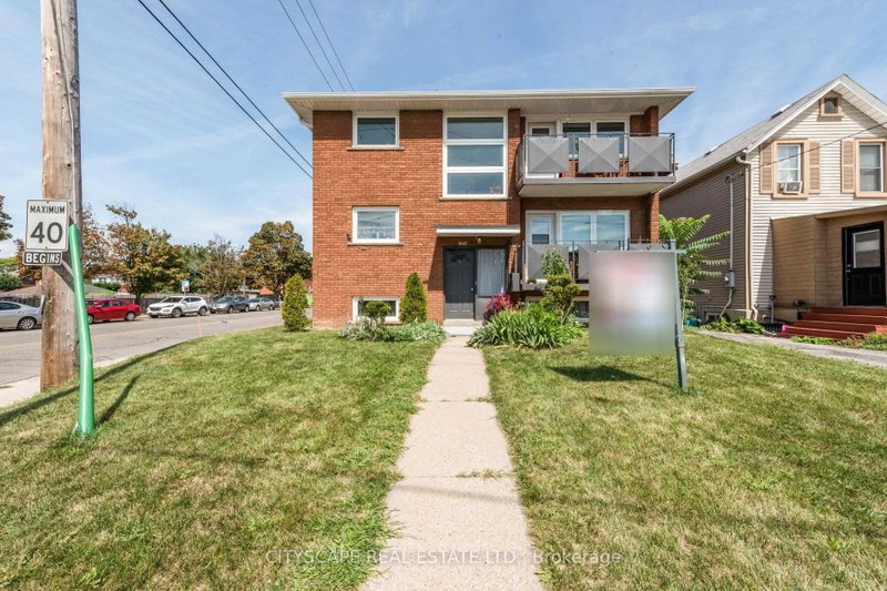 home for lease on Upper-2724 Lakeshore Boulevard W