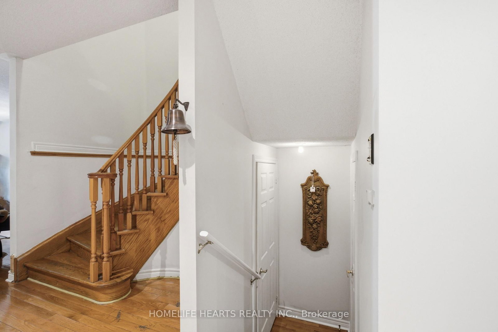 1077 Knotty Pine Grove • Mississauga, ON photo 8