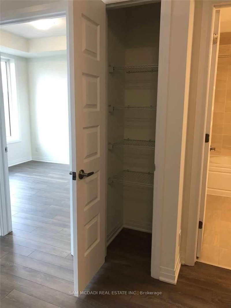 122 - 1105 Leger Way