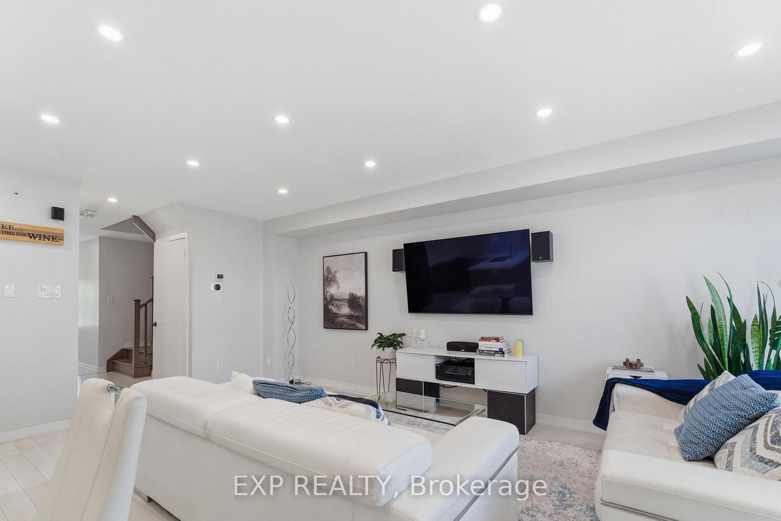 182 Golden Springs Drive • Brampton, ON photo 15