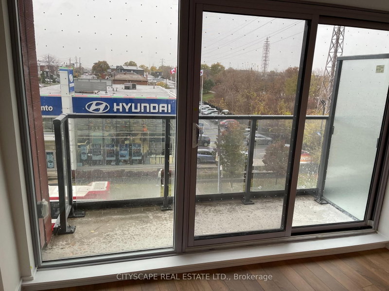 2433 Dufferin Toronto,ON M6E 0B4 — Photo 12