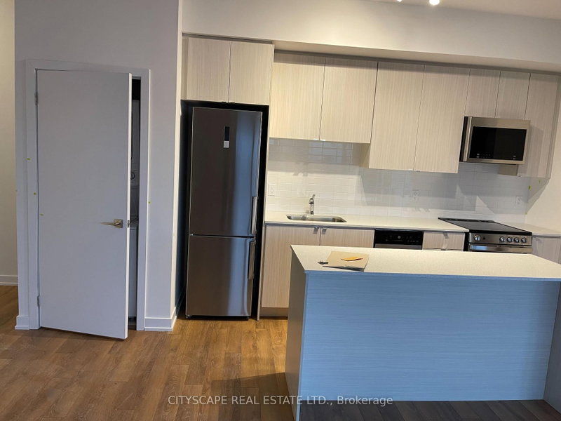 2433 Dufferin Toronto,ON M6E 0B4 — Photo 15
