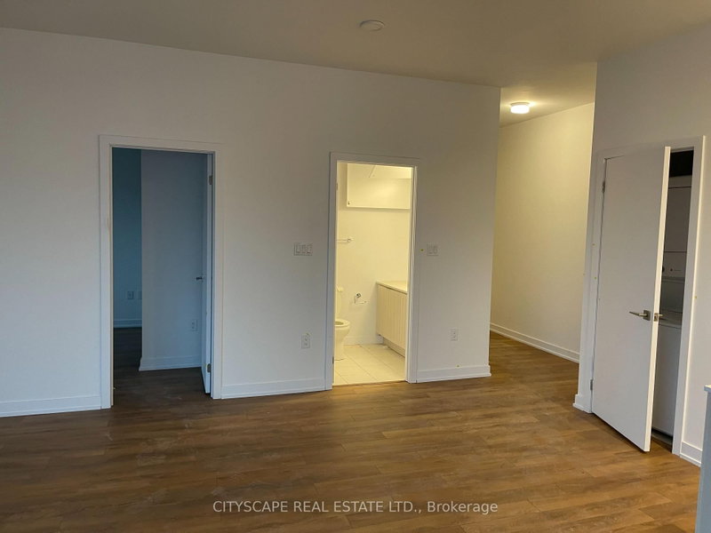 2433 Dufferin Toronto,ON M6E 0B4 — Photo 24