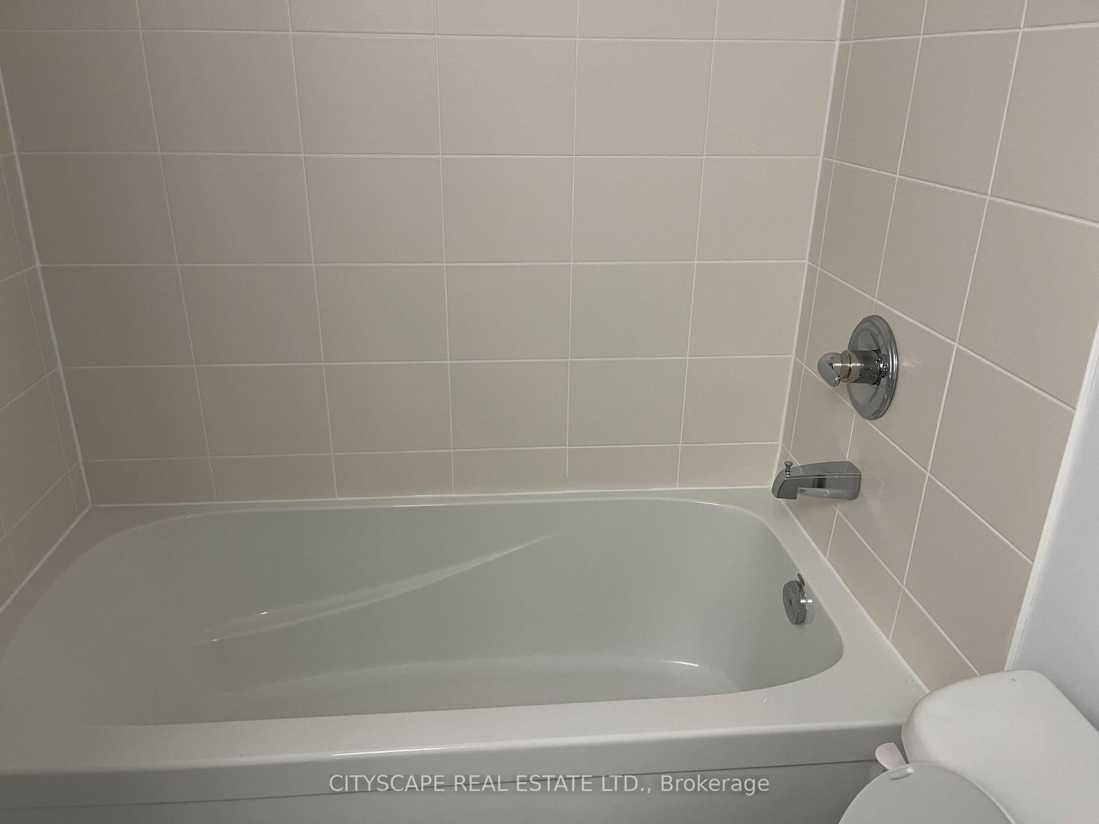 2433 S Dufferin Street • Toronto, ON photo 25
