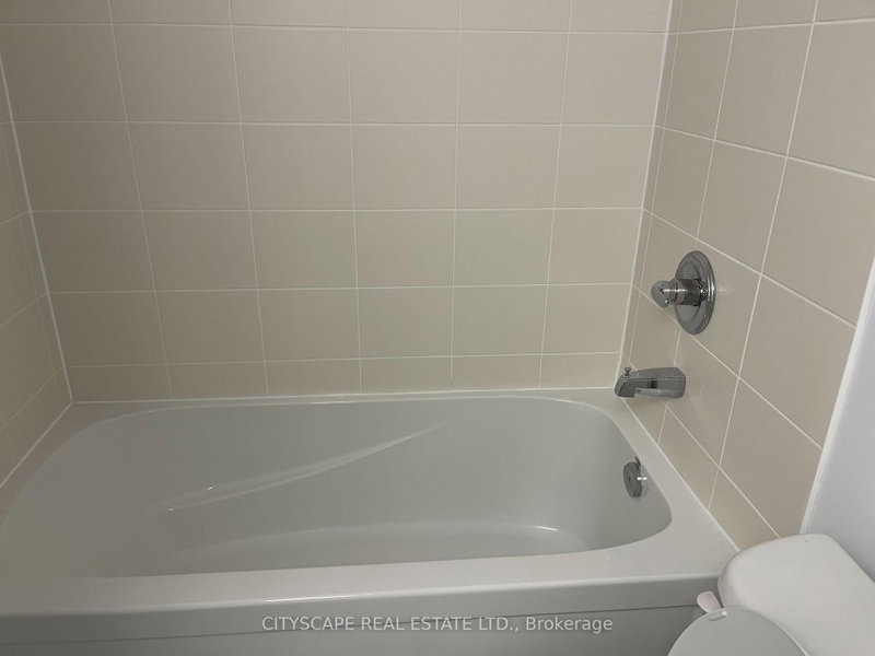 2433 Dufferin Toronto,ON M6E 0B4 — Photo 25