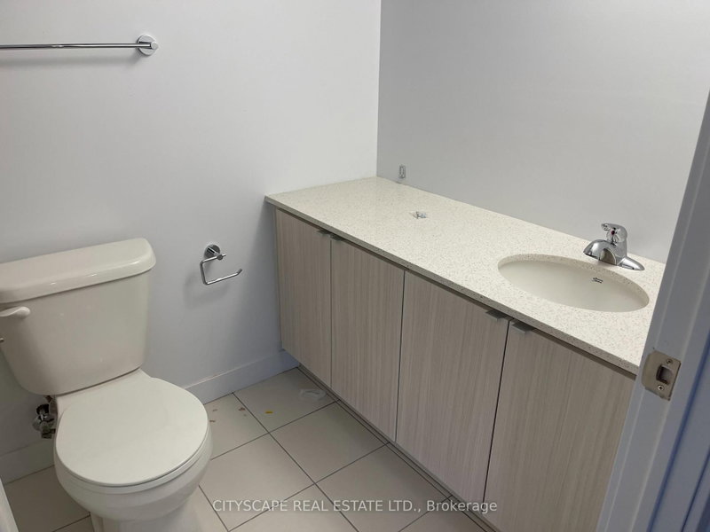 2433 Dufferin Toronto,ON M6E 0B4 — Photo 26