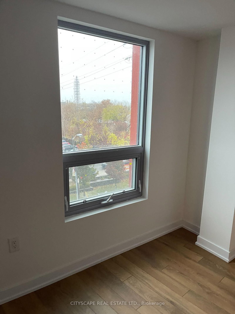2433 Dufferin Toronto,ON M6E 0B4 — Photo 29